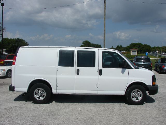 2008 Chevrolet Express 750i 4dr Sdn