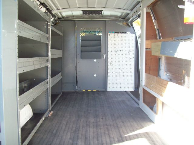 2008 Chevrolet Express 750i 4dr Sdn