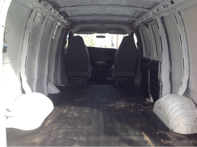 2008 Chevrolet Express 750i 4dr Sdn