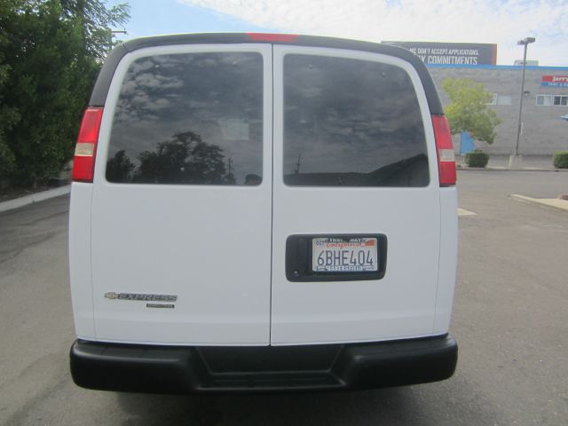 2008 Chevrolet Express 4dr Sdn LWB Sedan