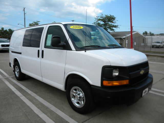 2008 Chevrolet Express 750i 4dr Sdn