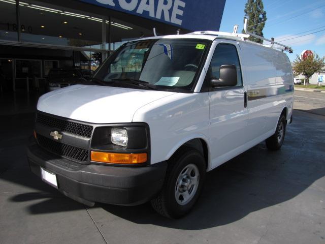 2008 Chevrolet Express Leather / Sunroof