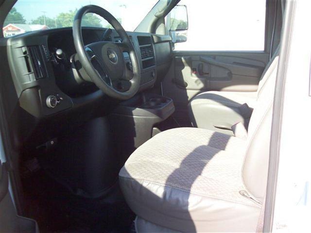 2008 Chevrolet Express Premier I4 2WD