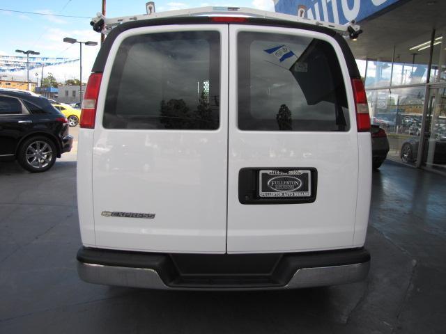 2008 Chevrolet Express Leather / Sunroof
