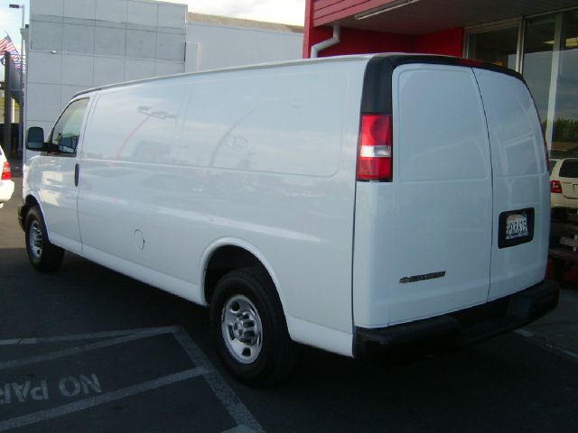 2009 Chevrolet Express Club Cab 155 WB HD 4WD