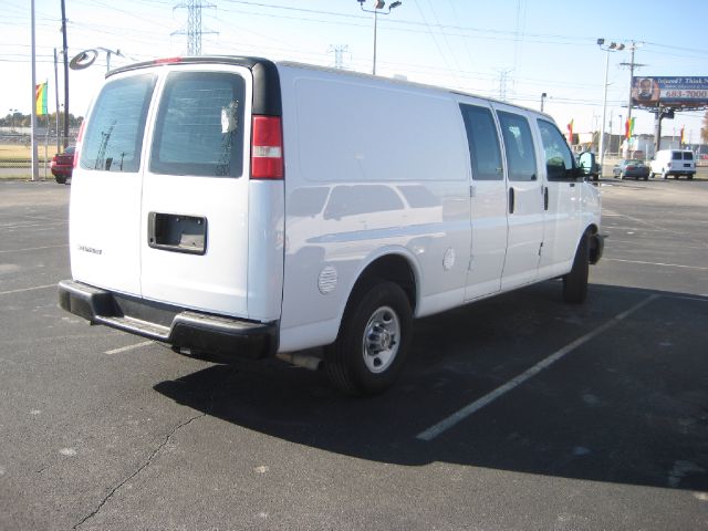 2009 Chevrolet Express Club Cab 155 WB HD 4WD