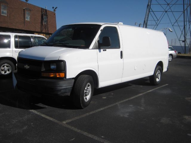 2009 Chevrolet Express Club Cab 155 WB HD 4WD