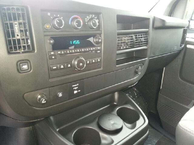 2009 Chevrolet Express 750li 4dr Sdn Sedan