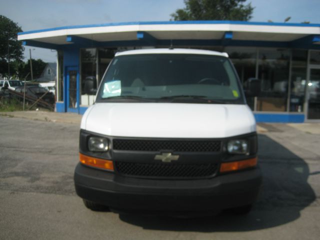 2009 Chevrolet Express 750i 4dr Sdn