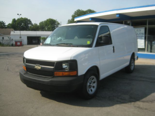 2009 Chevrolet Express 750i 4dr Sdn