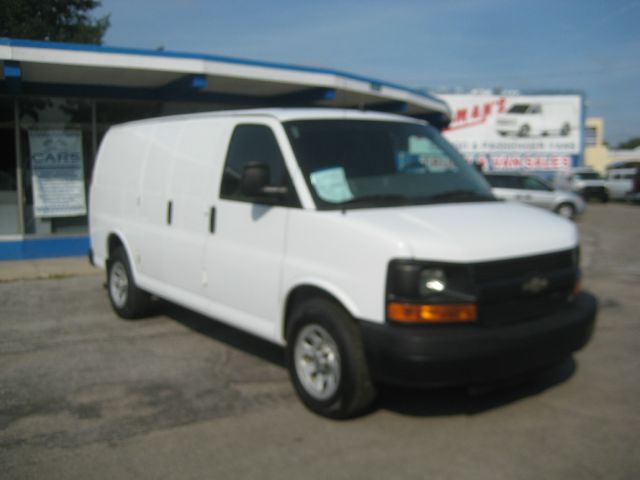 2009 Chevrolet Express 750i 4dr Sdn
