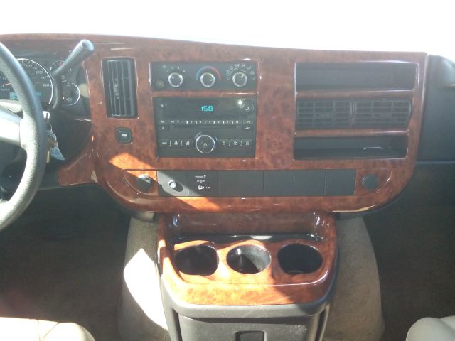 2009 Chevrolet Express 1500 4D Sport Utility