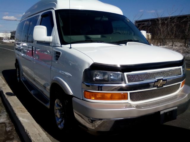 2009 Chevrolet Express 1500 4D Sport Utility