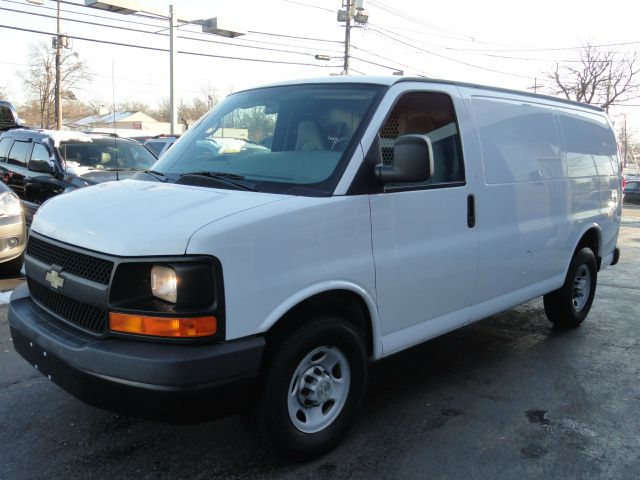 2009 Chevrolet Express Awd-quads-third-6 CD Bose-7 Passenger
