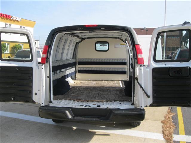 2009 Chevrolet Express LS 4X4