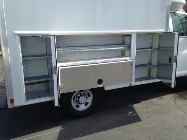 2009 Chevrolet Express HD Ext Cab 155.5 WB 4WD C6P