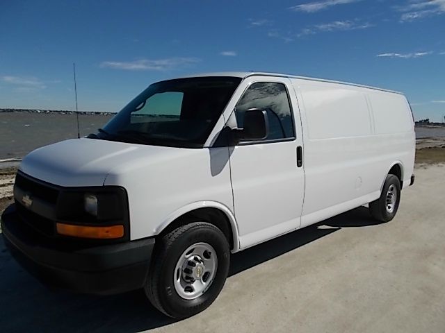 2009 Chevrolet Express Club Cab 155 WB HD 4WD