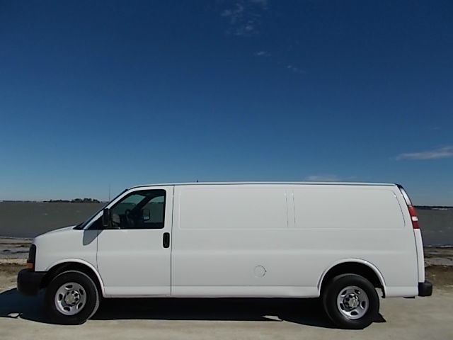 2009 Chevrolet Express Club Cab 155 WB HD 4WD