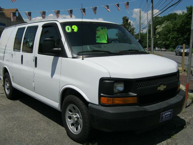 2009 Chevrolet Express 750i 4dr Sdn