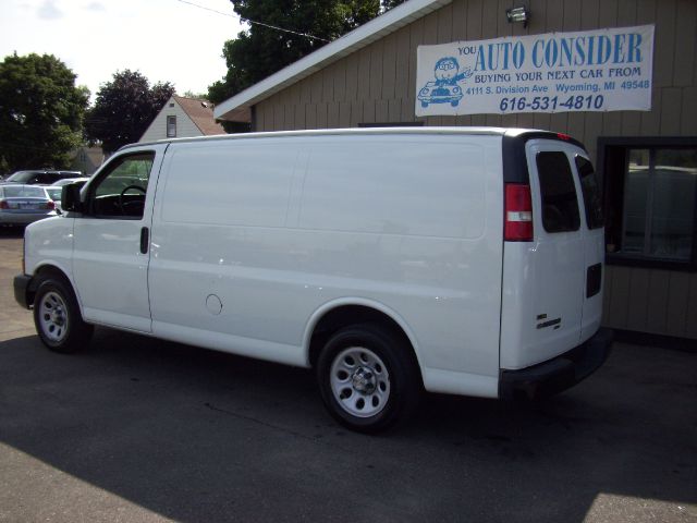 2009 Chevrolet Express CE 1.8