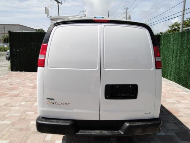 2010 Chevrolet Express SV 4dr SUV