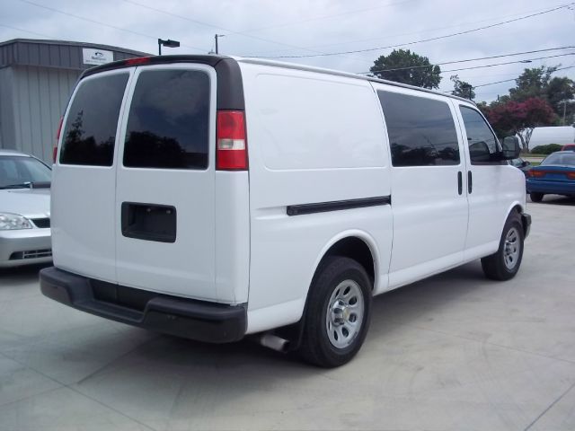 2010 Chevrolet Express 750i 4dr Sdn