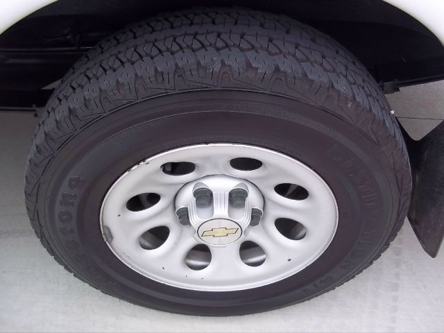 2010 Chevrolet Express 750i 4dr Sdn