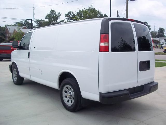 2010 Chevrolet Express 750i 4dr Sdn