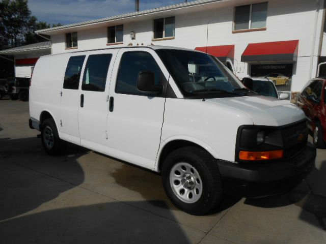 2011 Chevrolet Express 750i 4dr Sdn