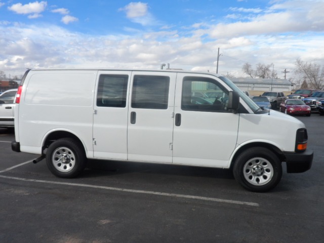 2012 Chevrolet Express 750i 4dr Sdn