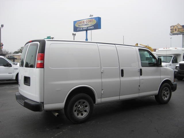 2012 Chevrolet Express 750i 4dr Sdn
