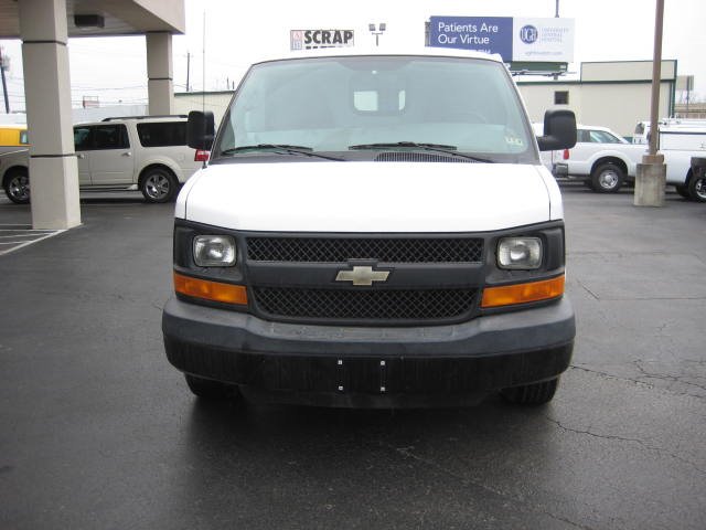 2012 Chevrolet Express 750i 4dr Sdn