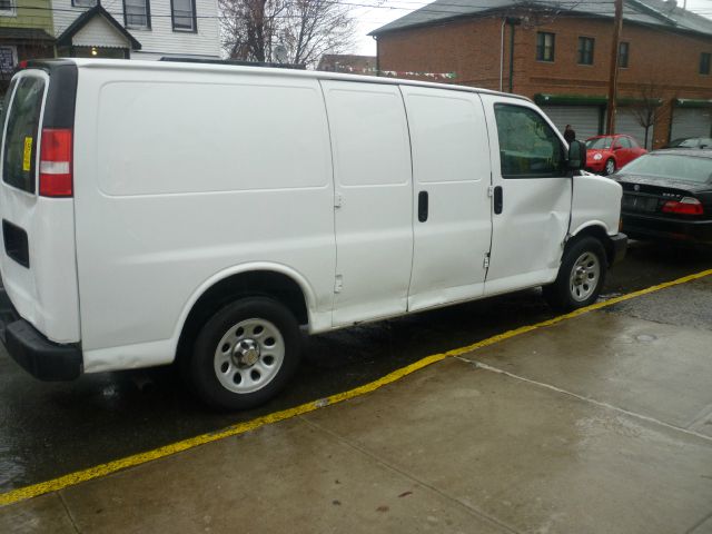 2012 Chevrolet Express 750i 4dr Sdn