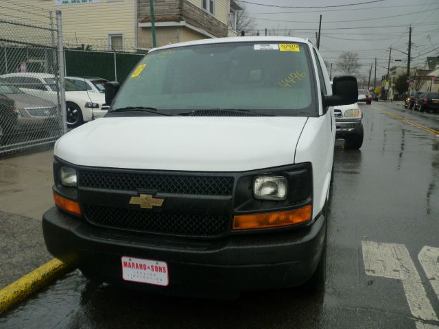 2012 Chevrolet Express 750i 4dr Sdn