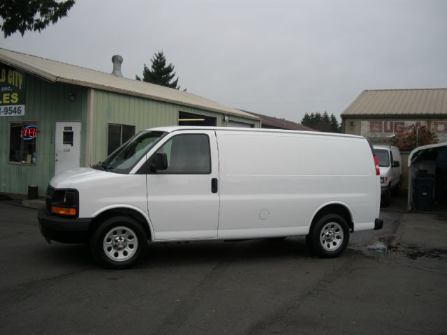 2012 Chevrolet Express 750i 4dr Sdn