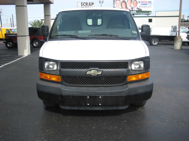 2012 Chevrolet Express 750i 4dr Sdn