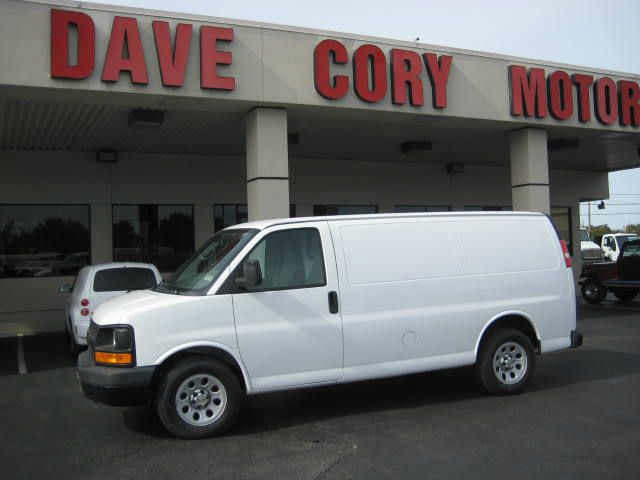 2012 Chevrolet Express 750i 4dr Sdn