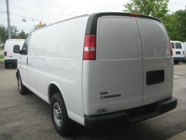 2010 Chevrolet Express Cargo 750li Xdrive 1-ownerawdnavigation Sedan