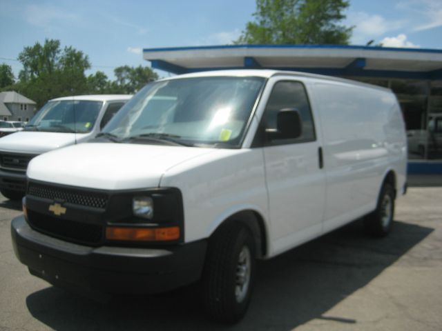 2011 Chevrolet Express Cargo 750li Xdrive 1-ownerawdnavigation Sedan