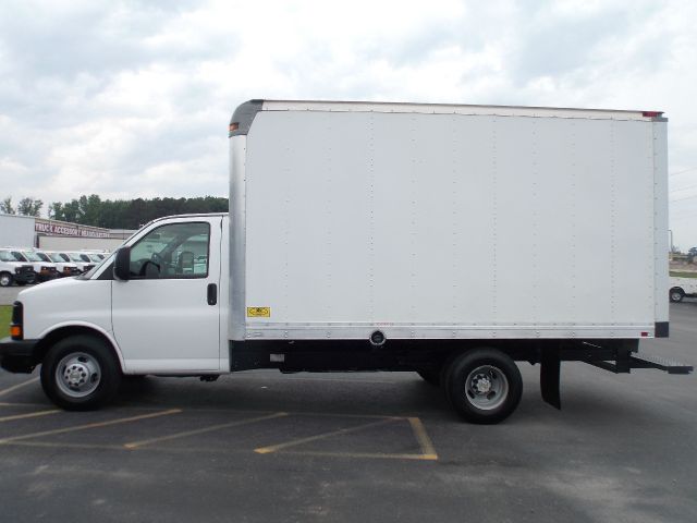 2012 Chevrolet Express Cutaway Crewcab 4X4 Kingranch