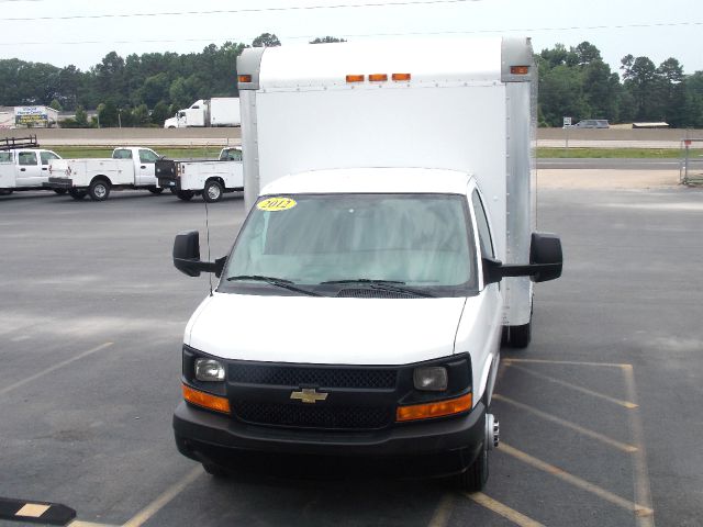 2012 Chevrolet Express Cutaway Crewcab 4X4 Kingranch