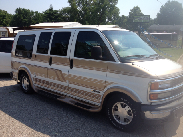 1997 Chevrolet G10 SportVan SLT 25