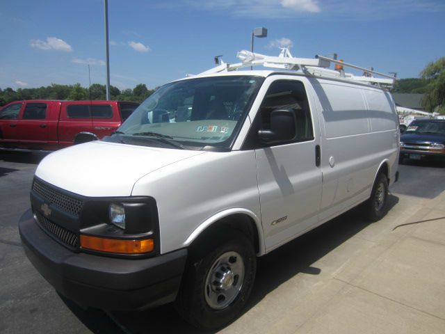 2004 Chevrolet G2500 Xlt-2nd Bench-fwd-cd Player-5 Pass-1 Owner
