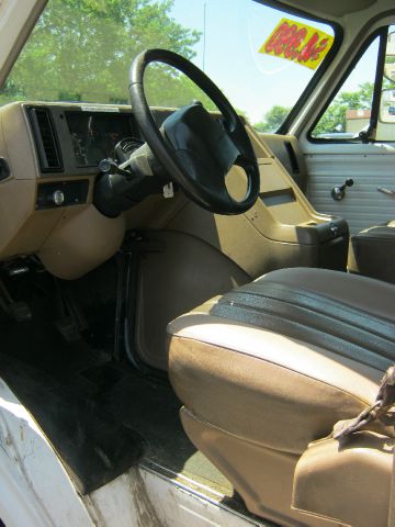 1995 Chevrolet G30 2.0T Quattro AT