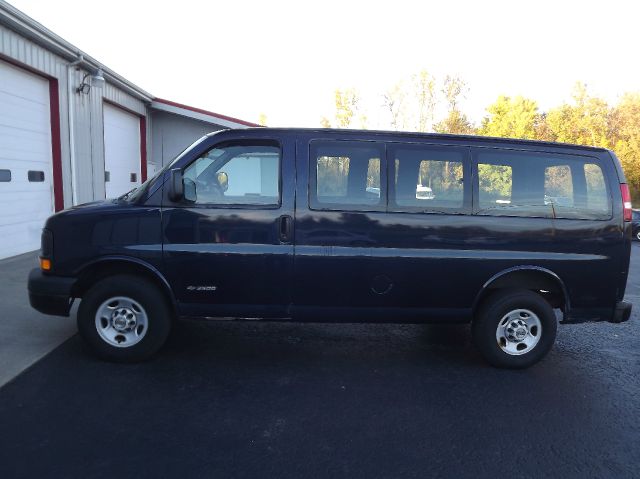 2005 Chevrolet G3500 FWD CXS