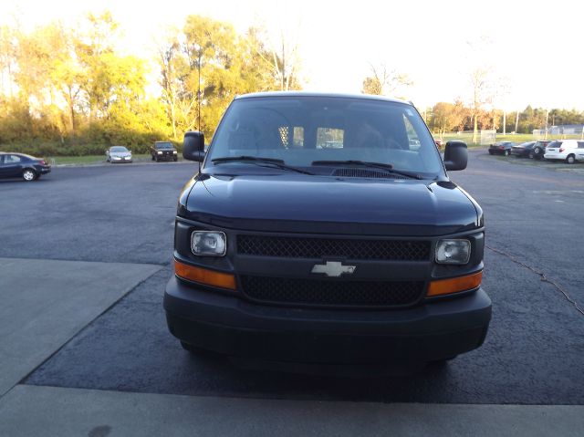 2005 Chevrolet G3500 FWD CXS