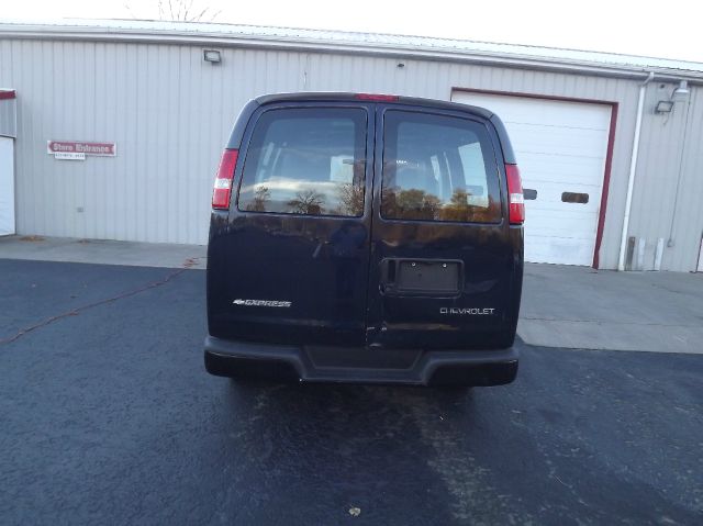 2005 Chevrolet G3500 FWD CXS