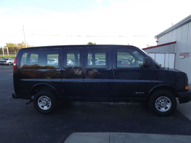 2005 Chevrolet G3500 FWD CXS