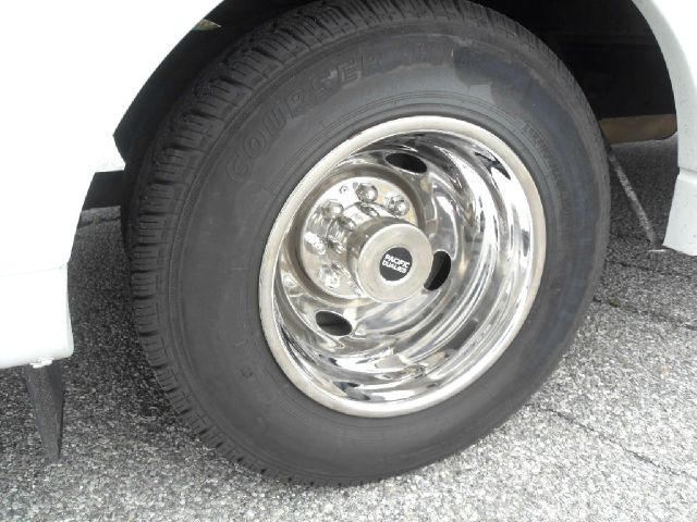 2007 Chevrolet G3500 Express Wheelchair Shuttle Bus 2LT V6 4DR