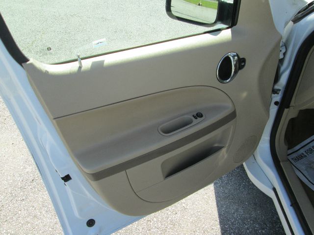 2008 Chevrolet HHR 4dr Sdn I4 CVT 2.5 Sedan